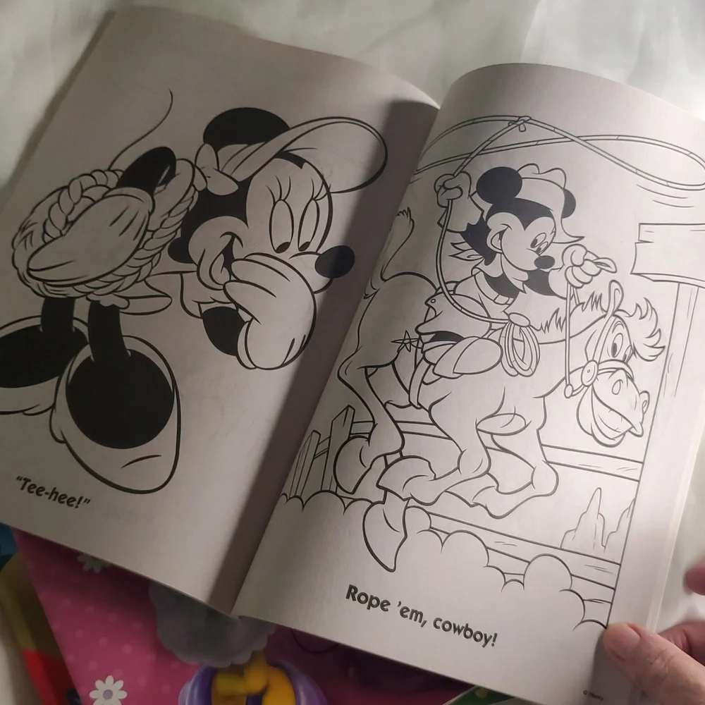 Mickey Mouse Coloring and‎ Activity Book Set